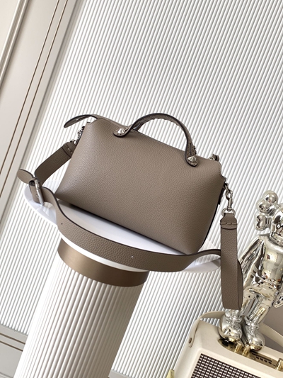 フェンディバッグ背面デザイン